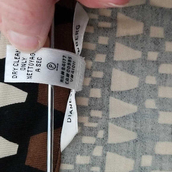 Diane Von Furstenberg Black and Cream Geometric Wrap Dress - Picture 5 of 14